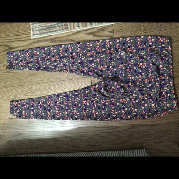 LuLaRoe Leggings Purple with Micro Flowers Tall & Curvy - Picture 5 of 6